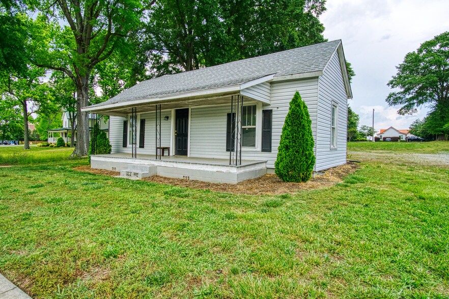 More Photos Of 19612 & 19630 Oak St, Cornelius Apartments For Sale