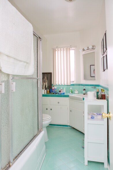 More Photos Of 541 Normandie Ave, Los Angeles Apartments For Sale