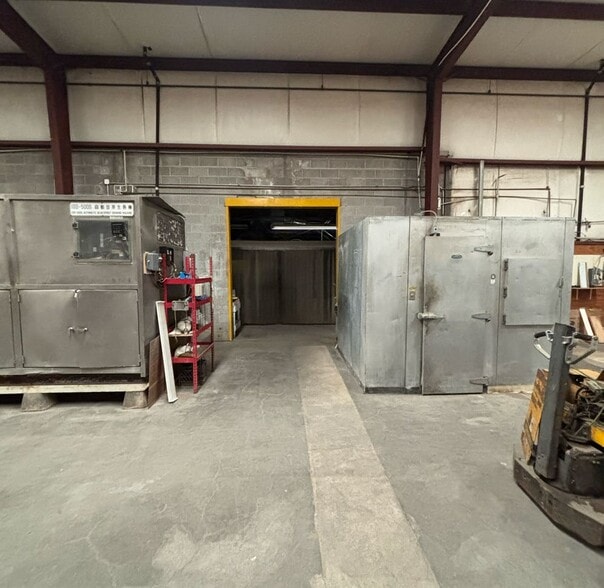 More Photos Of 121 Virginia St NE, Albuquerque Light Distribution For Sale