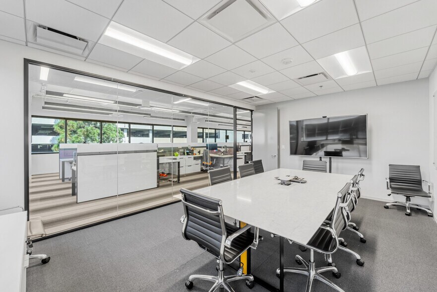 More Photos Of 4910 Airport Plaza Dr, Long Beach Loft Creative Space For Lease