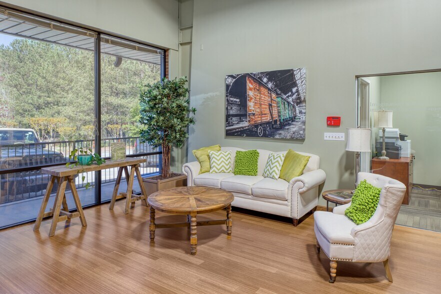 More Photos Of 3050 Matlock Dr, Kennesaw Light Manufacturing For Sale