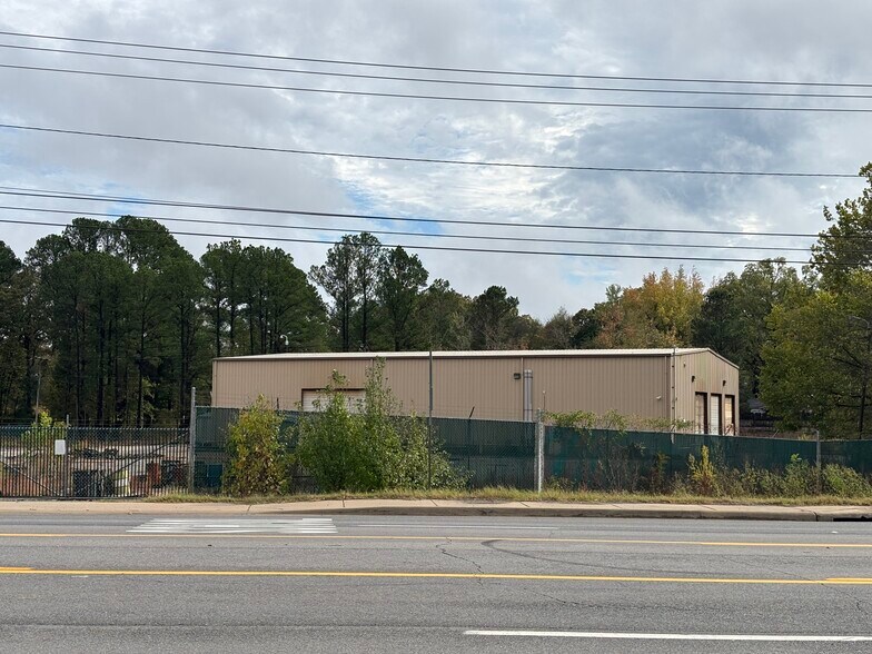 More Photos Of 7609 Colonel Glenn Rd, Little Rock Service For Sale