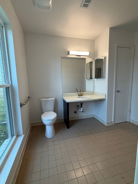 More Photos Of 1428 Rock Springs Rd, Columbia Freestanding For Lease