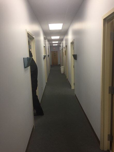 More Photos Of 2727 Hamburg St, Rotterdam Unknown For Lease