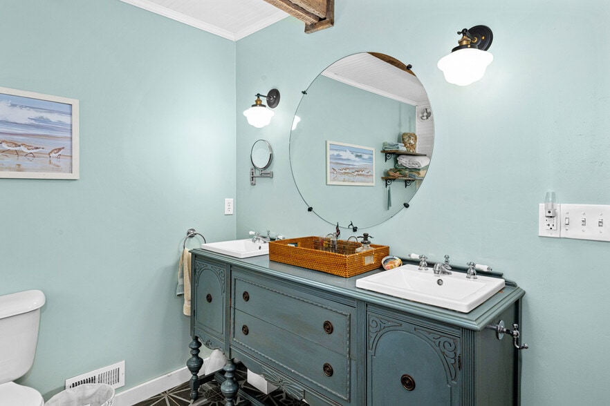 More Photos Of 60445 E Summit Rd W, Ashland Lodge Meeting Hall For Sale