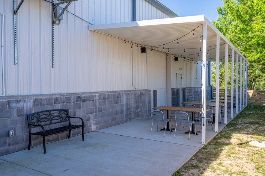 More Photos Of 8120 Windsor Hill Blvd, North Charleston Light Distribution For Lease