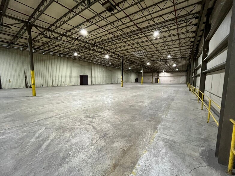 More Photos Of 6555 Fain St, North Charleston Manufacturing For Lease