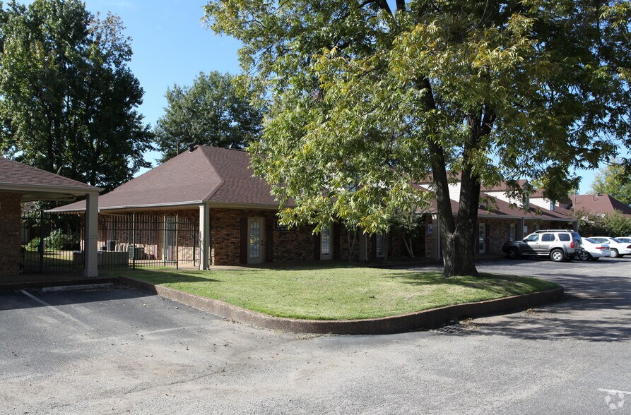 More Photos Of 5501 Winchester Rd, Memphis Office Residential For Sale