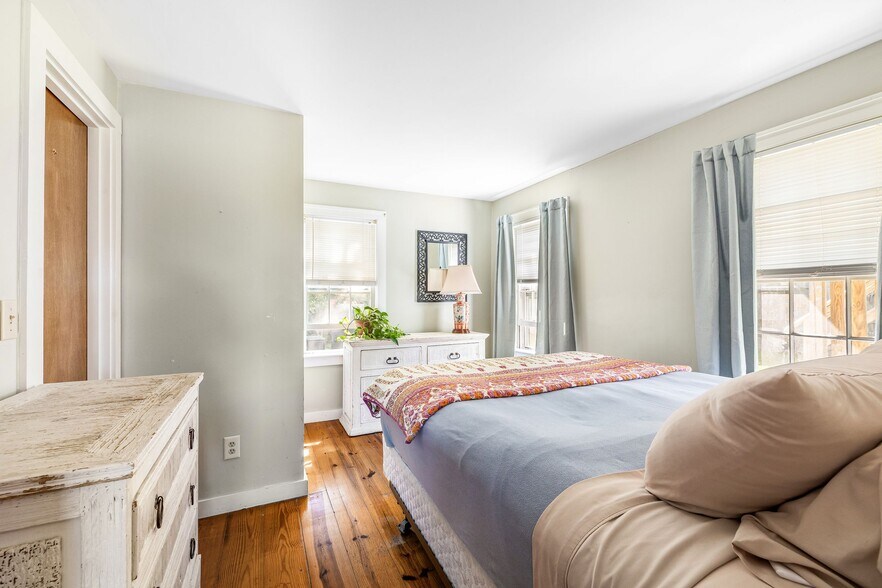 More Photos Of 557 Center Rd, New Shoreham Apartments For Sale