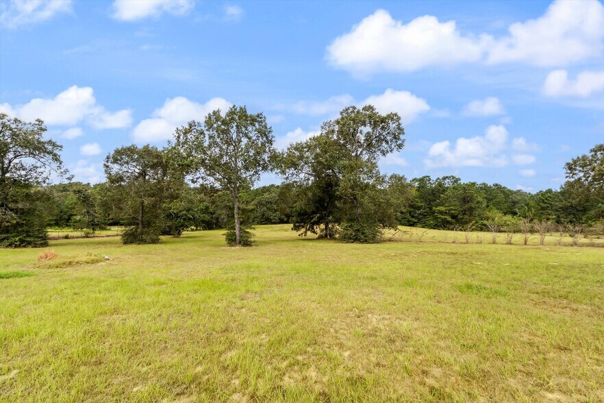 More Photos Of 5611 Rockin L Ln, Navasota Lodge Meeting Hall For Sale
