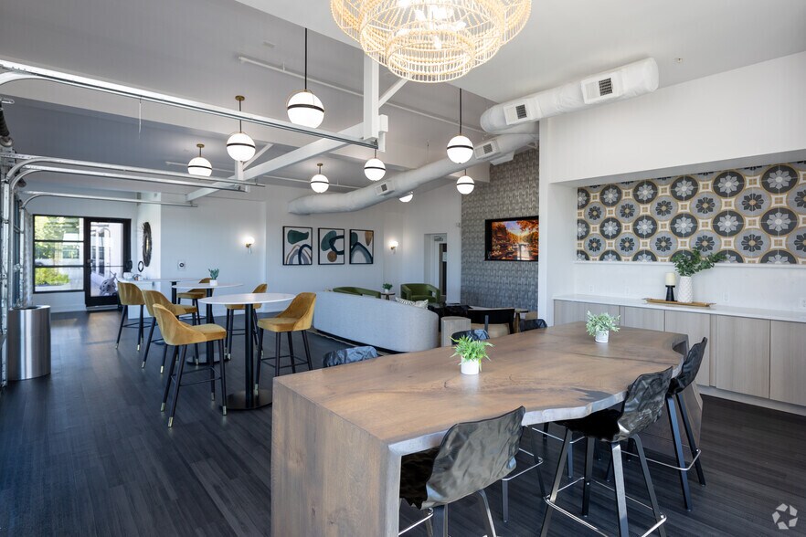 More Photos Of 6050 Roswell Rd NE, Sandy Springs Apartments For Lease