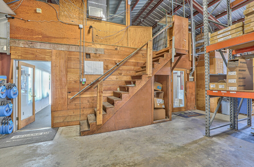 More Photos Of 50 Chamberlain St, Salinas Warehouse For Sale