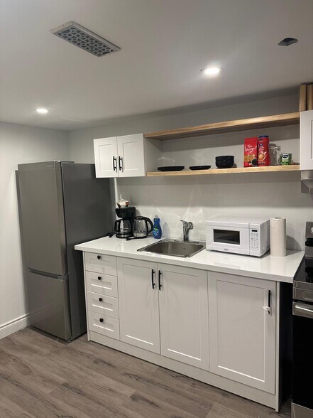 More Photos Of 66 Wellington St S, Hamilton Apartments For Sale