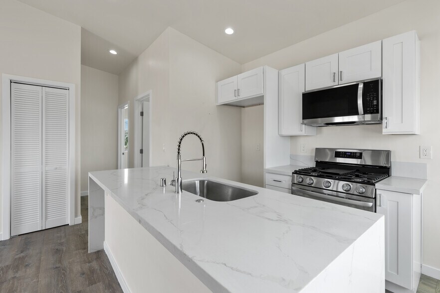 More Photos Of 6144 Pontiac St, San Diego Apartments For Sale