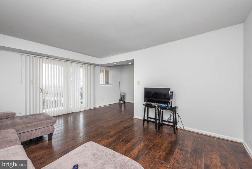 More Photos Of 1911 W Baltimore St, Baltimore Apartments For Sale