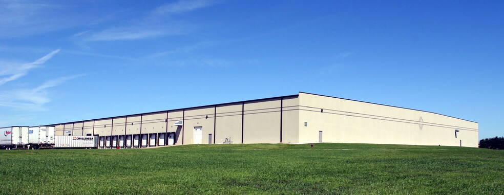 More Photos Of 1250-1290 Interstate Dr, Wentzville Warehouse For Lease