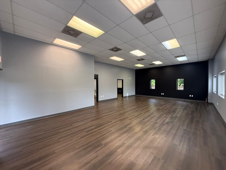 More Photos Of 213 College Park Rd, Ladson Flex For Lease
