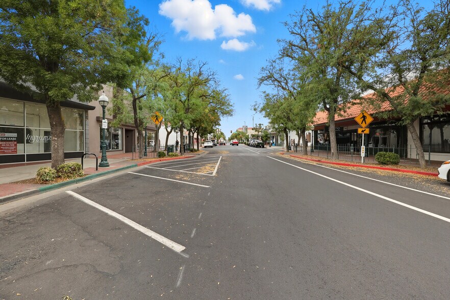 More Photos Of 328-332 W Main St, Merced Storefront For Lease