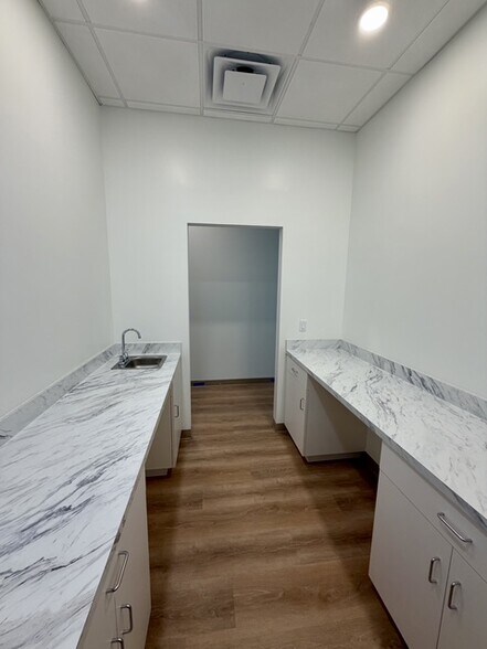 More Photos Of 1 Riverside Ave, Jacksonville Freestanding For Lease
