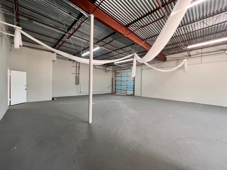 More Photos Of 5900-5928 Allday Dr, Houston Light Distribution For Lease