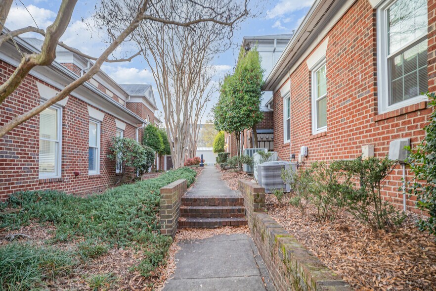 More Photos Of 4523 Park Rd, Charlotte Office For Sale