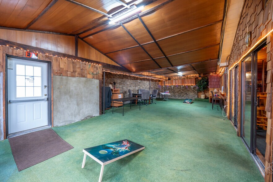 More Photos Of 608 N Chestnut St, Derry Restaurant For Sale