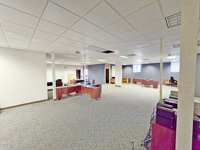 More Photos Of 1208 E Main St, Havelock Office For Sale