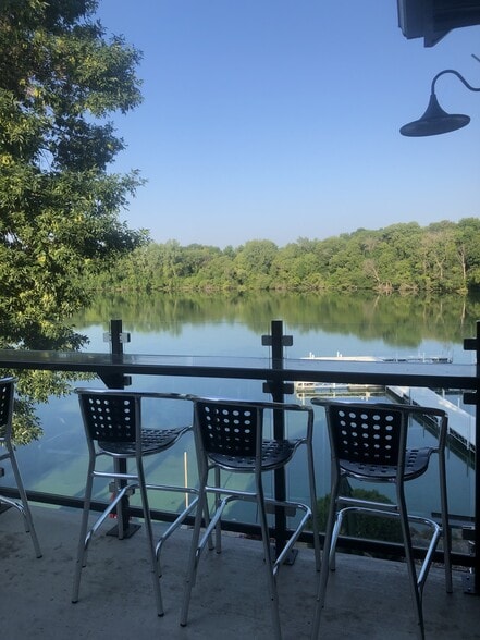 More Photos Of 501 Lake Ave, Fairmont Restaurant For Sale