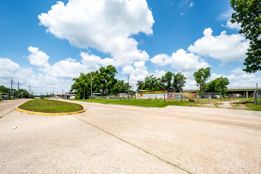 More Photos Of 14214 Eastex Fwy, Humble Land For Sale