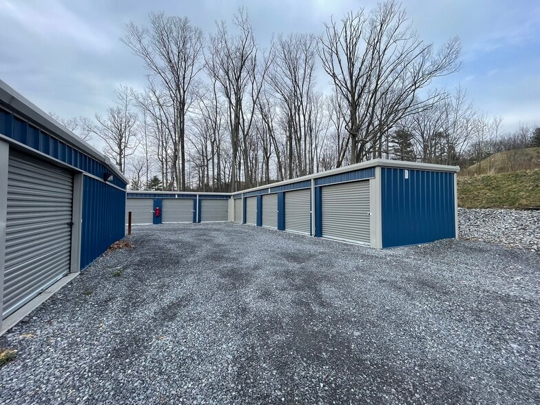 More Photos Of 1122 Amelia Ave, Altoona Self Storage For Sale