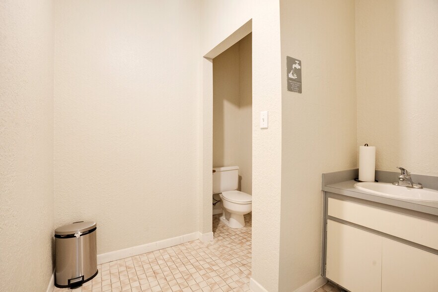 More Photos Of 1240 E Normandy Blvd, Deltona Office For Lease