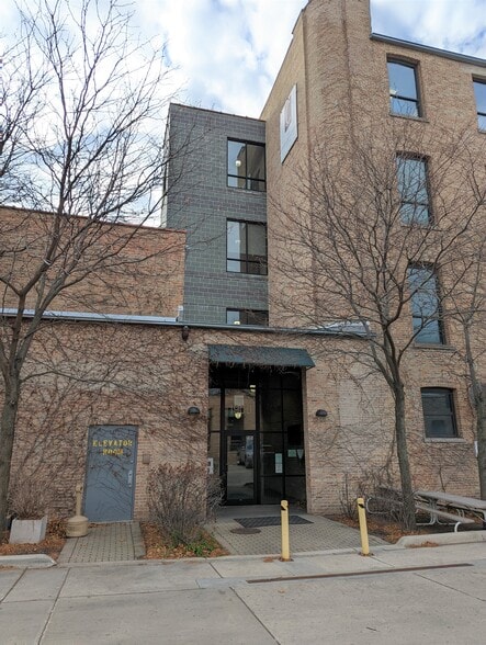 More Photos Of 1900 W Kinzie St, Chicago Light Distribution For Sale