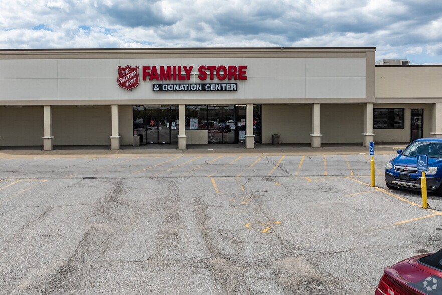 More Photos Of 612-620 S 130th St, Bonner Springs Storefront For Sale