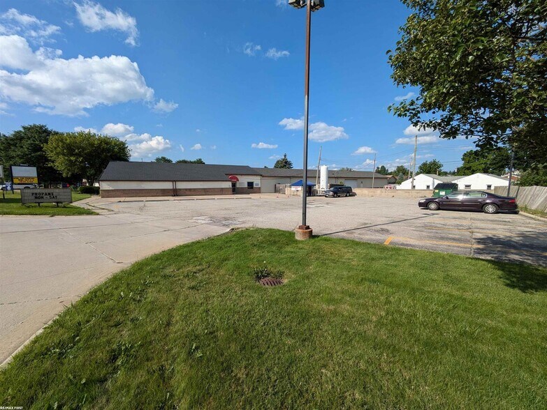 More Photos Of 35850 Utica Rd, Clinton Township General Retail For Sale