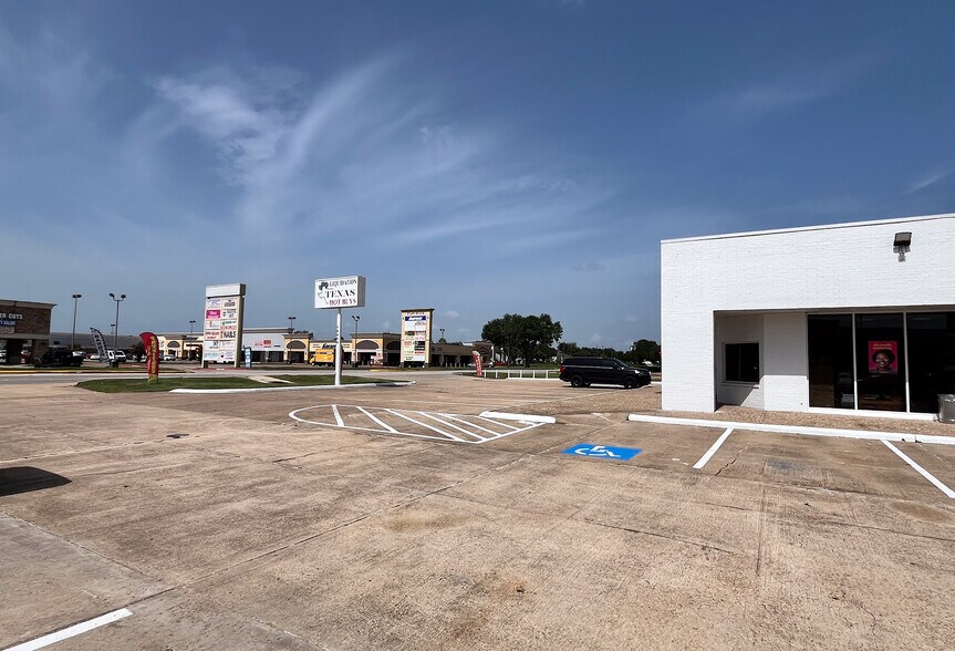 More Photos Of 16210 Clay Rd, Houston Auto Repair For Lease