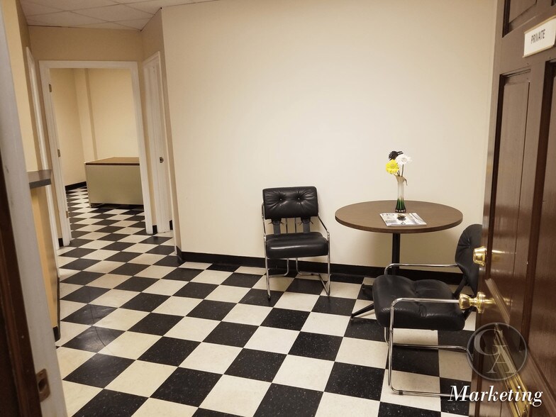 More Photos Of 1585 Ellinwood St, Des Plaines Office For Sale