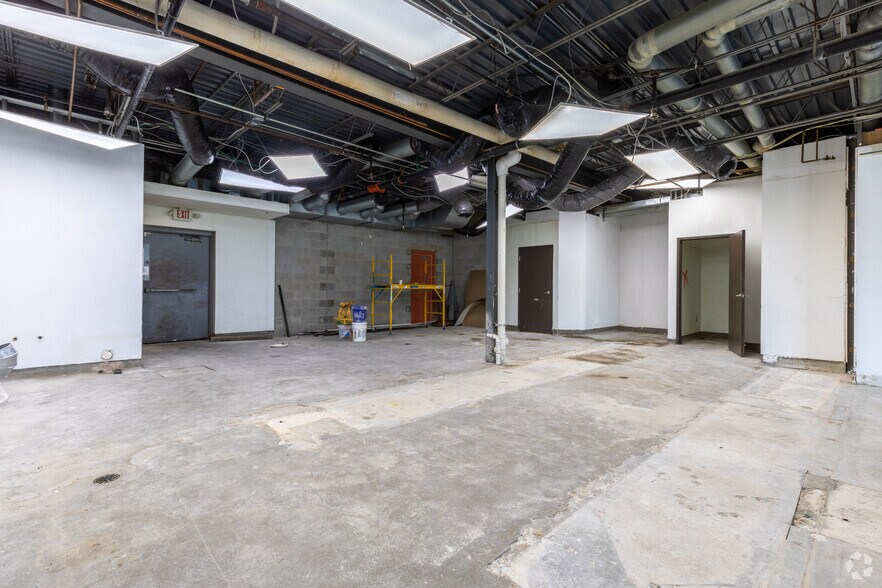 More Photos Of 13810-13854 Lakeside Cir, Sterling Heights Storefront Retail Office For Lease