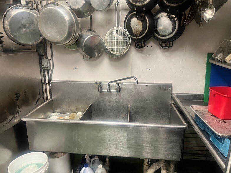 More Photos Of 214-216 Columbus Ave, Pawtucket Restaurant For Sale