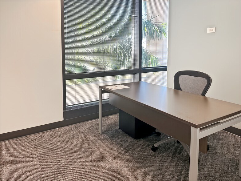 More Photos Of 9160 Forum Corporate Pky, Fort Myers Coworking Space