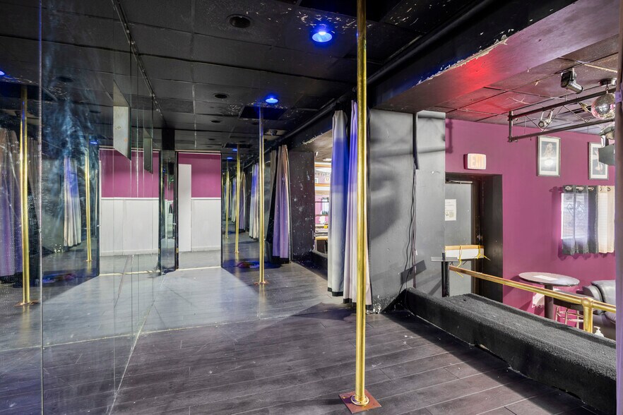 More Photos Of 1118 Broadway, Albany Bar For Sale