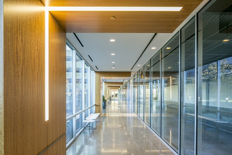 More Photos Of 10720 W Sam Houston Pky N, Houston Office For Lease