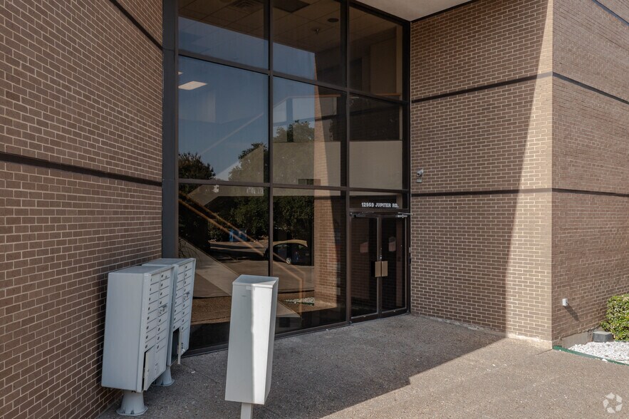 More Photos Of 12959 Jupiter Rd, Dallas Office For Sale