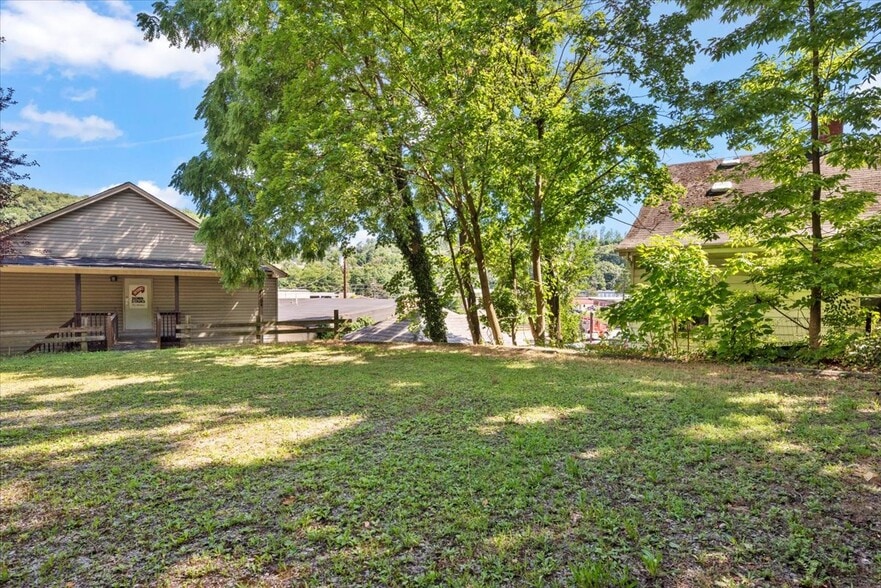 More Photos Of 207 Adams Ave, Canonsburg General Retail For Sale
