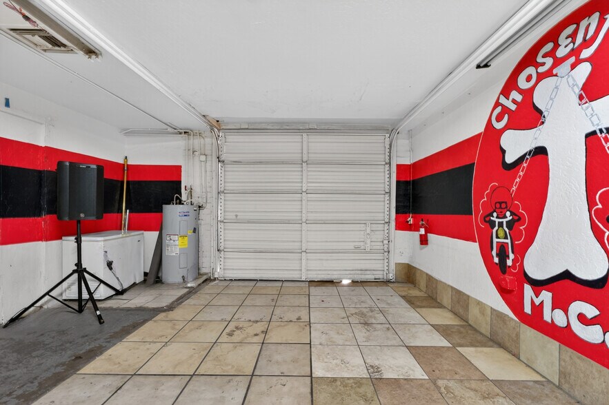 More Photos Of 940 W Hatcher Rd, Phoenix Freestanding For Sale