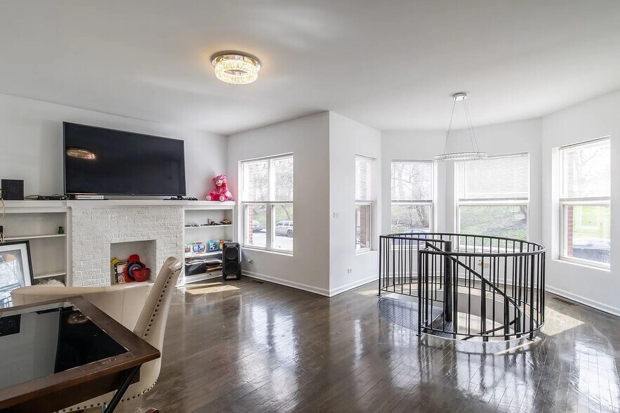 More Photos Of 108 N Hamlin Blvd, Chicago Apartments For Sale