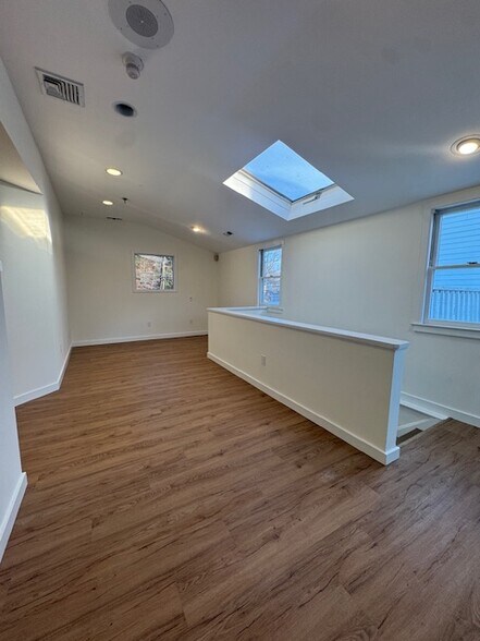 More Photos Of 345 Main St, Westport Storefront Retail Office For Lease