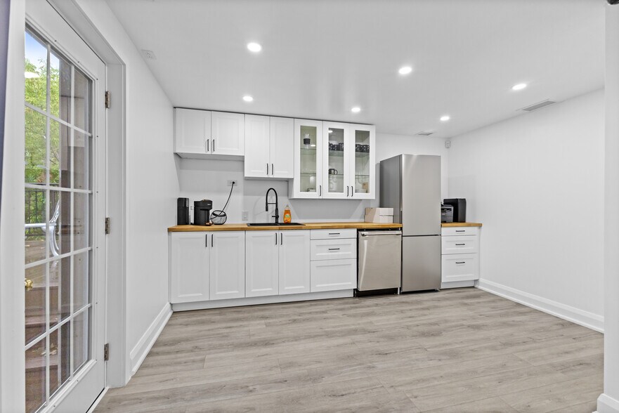 More Photos Of 1195 Wellington St, Ottawa Freestanding For Sale