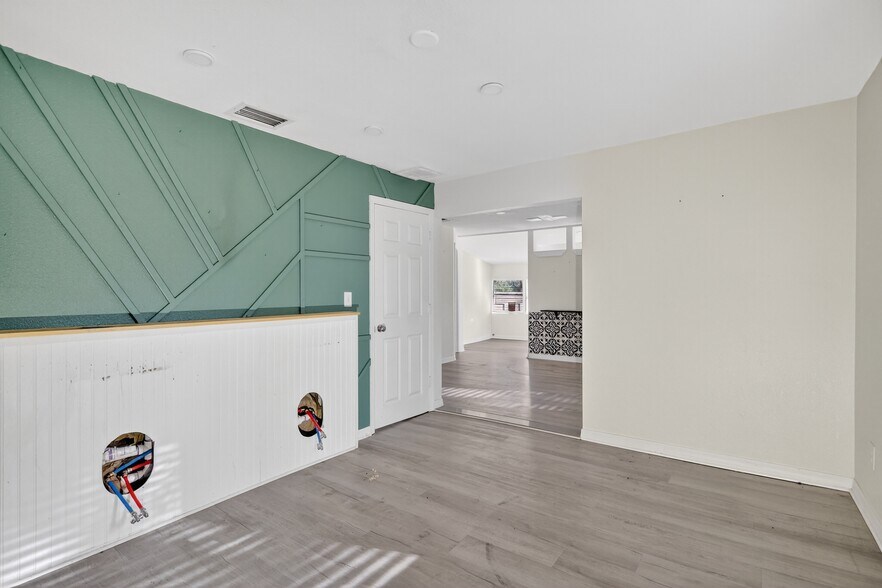 More Photos Of 111 E Lady Lake Blvd, Lady Lake Office For Lease