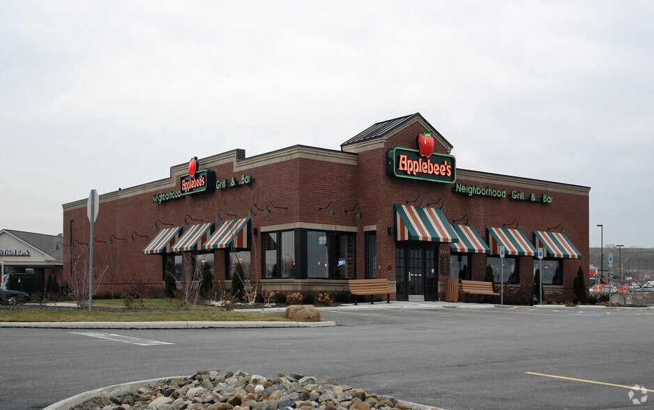 Primary Photo Of 9225 Vista Way, Cleveland Restaurant For Lease