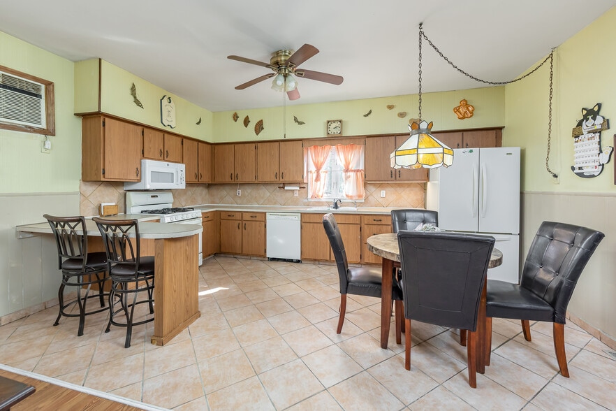 More Photos Of 40 W Kings Hwy, Mount Ephraim Office For Sale
